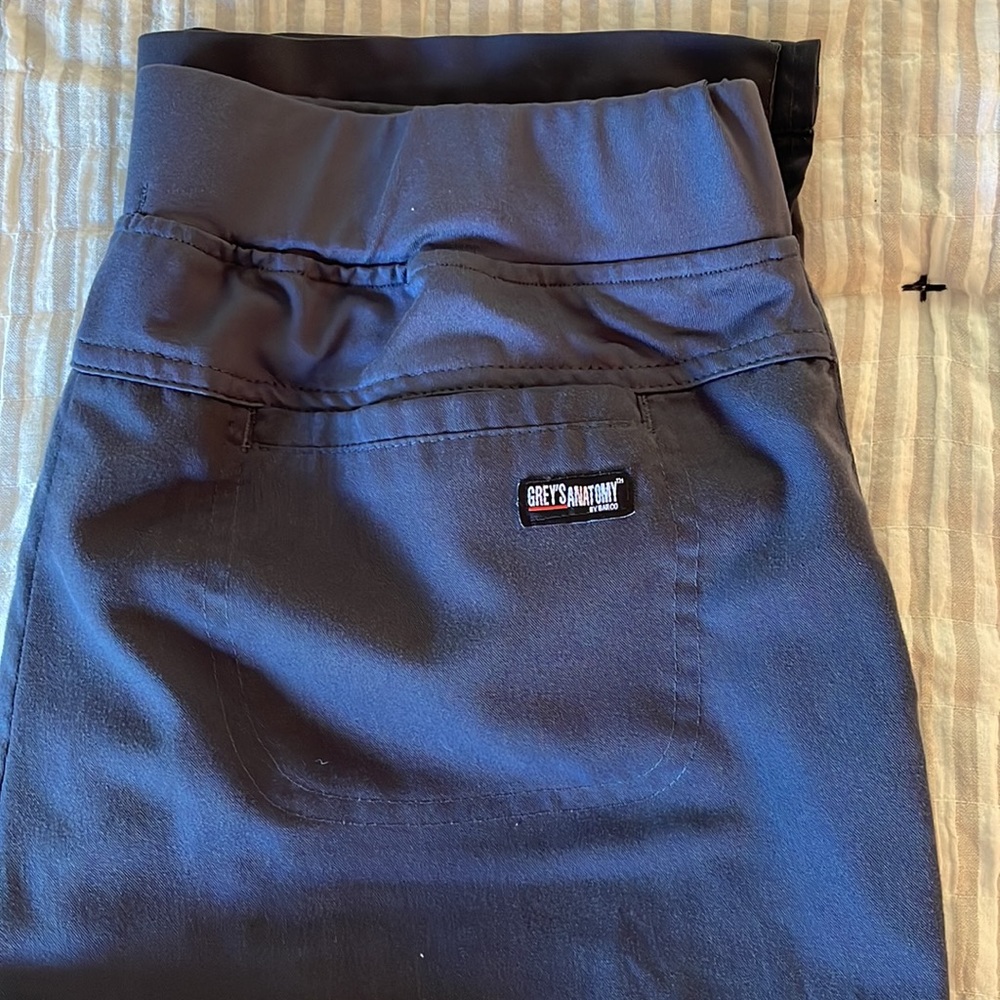 Womens Greys Anatomy scrub pants, size S. - Picture 4 of 4